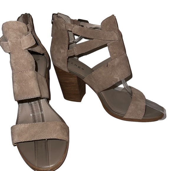 Hinge Strappy Heels 9M - Picture 2 of 9